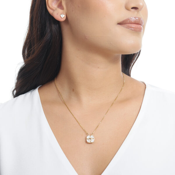 Conjunto Colar e Brincos Trevo Banhado ao Ouro 18k - Imagem 2